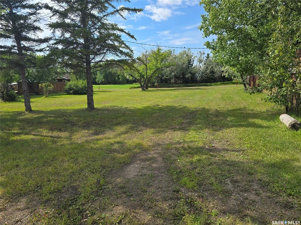 Property Photo:  721 Aqualane Avenue  SK S0M 1X0 