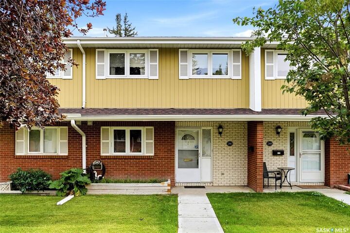 246 Plainsview Drive — photo 1
