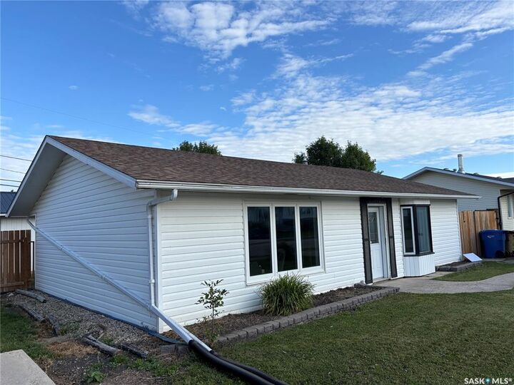 Property Photo: 114 Saskatchewan Crescent SK S0J 1H0