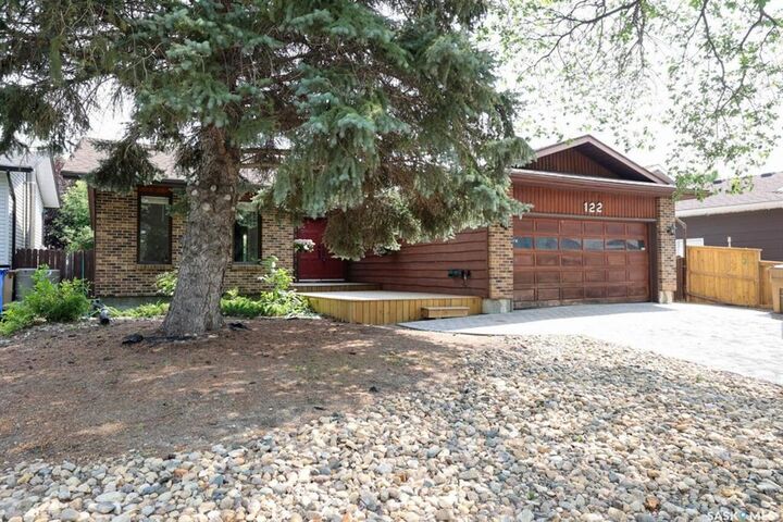 122 Edenwold Crescent — photo 1