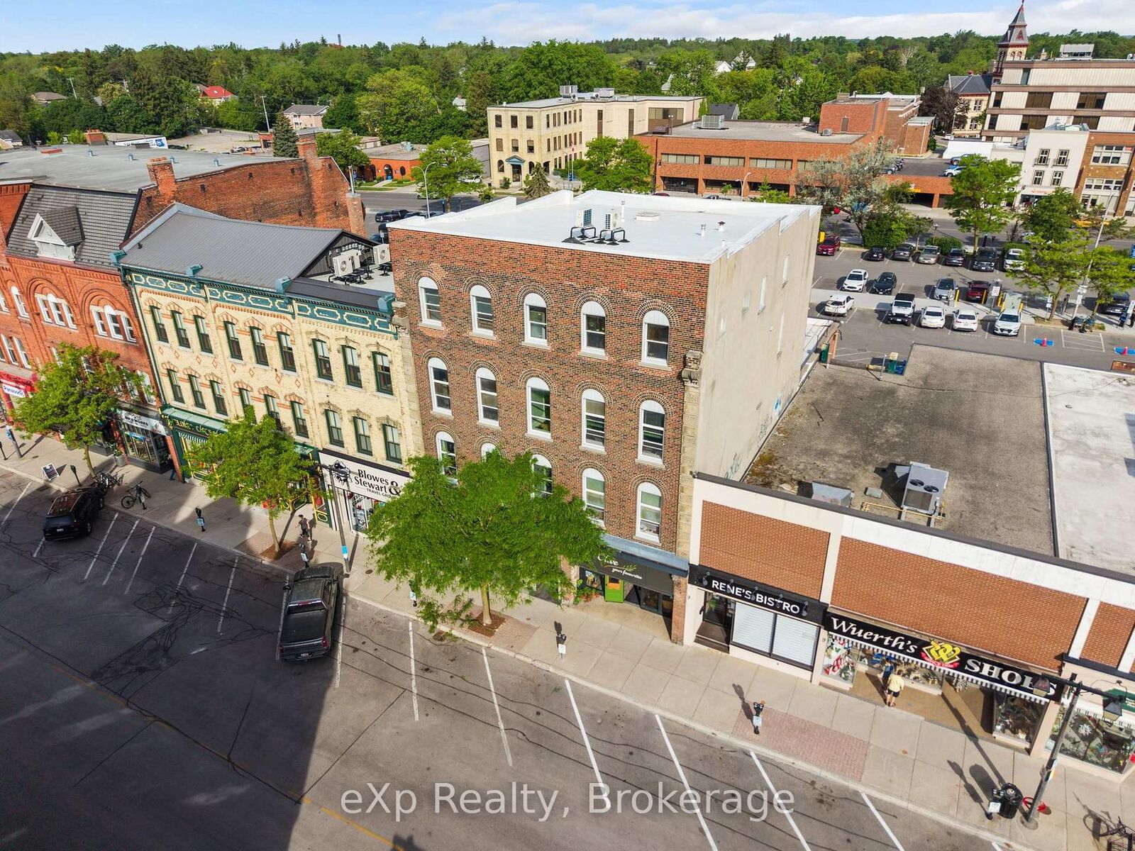 Property Photo:  24 Wellington Street 12  ON N5A 2L2 