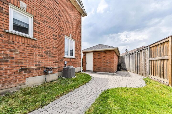 Property Photo: 9096 Dufferin Street N ON L4K 5M3
