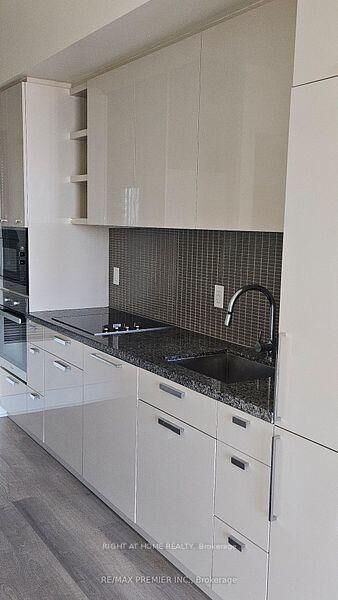 Property Photo:  32 Davenport Road 2705  ON M5R 0B5 