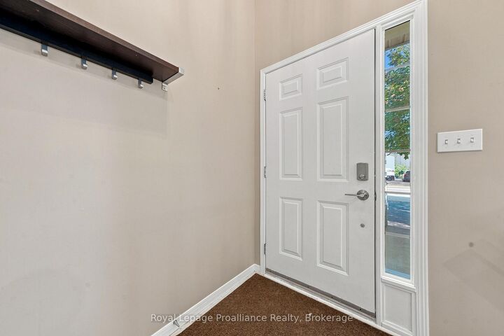 Photo de la propriété:  72 Liddle Lane  ON K8N 5X1 