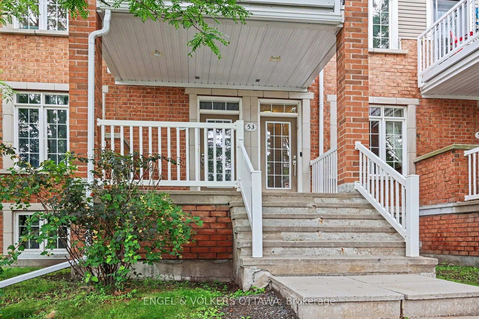 Property Photo:  53 Hawkstone Gate  ON K2K 0A3 