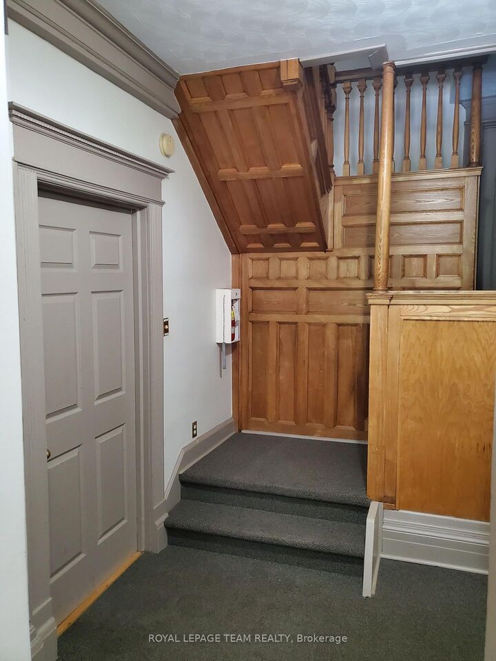 Property Photo:  540 Gilmour Street 1  ON K1R 5L6 