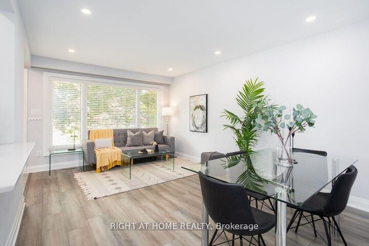 Photo de la propriété:  576 Turner Drive Main  ON L7L 2W7 