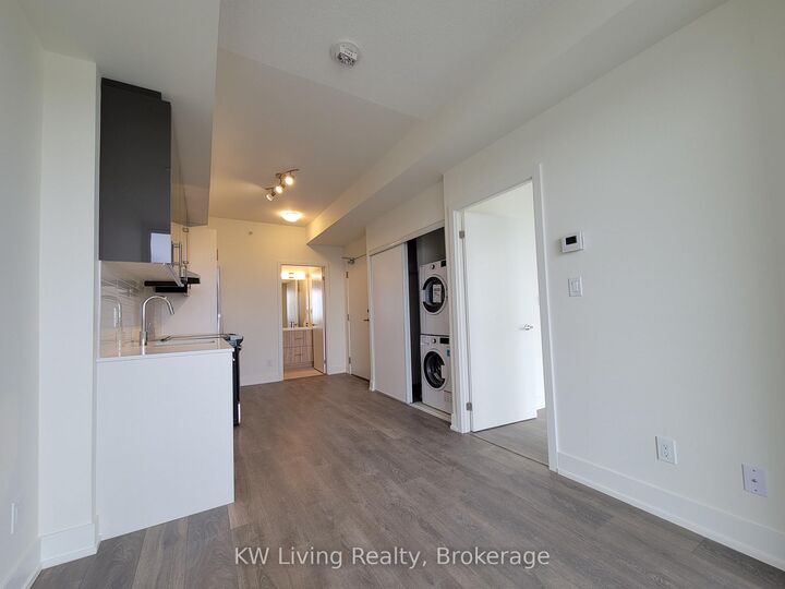 Property Photo: 180 Fairview Mall Drive 1807 ON M2J 0E8