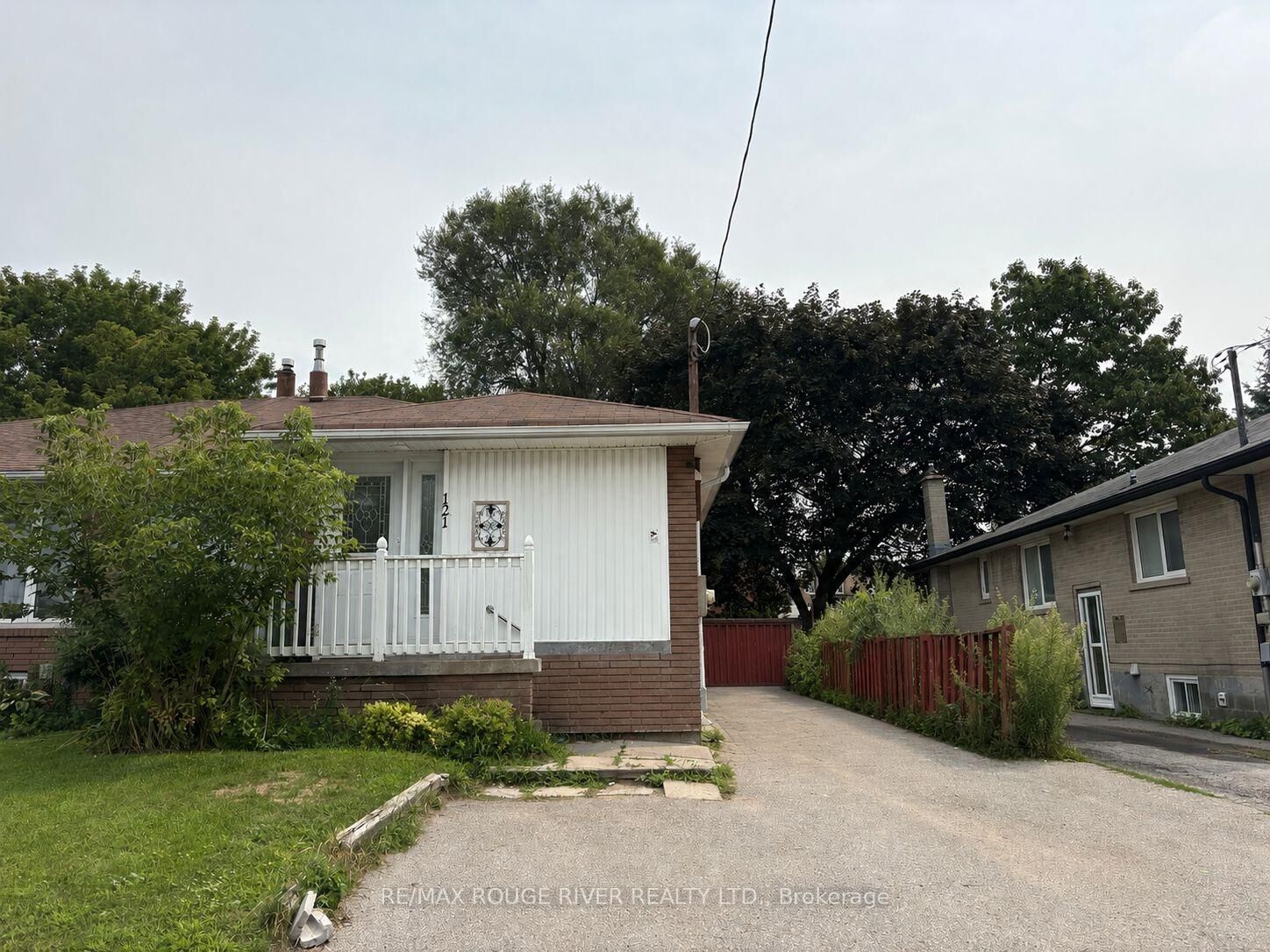 Property Photo: 121 Lupin Drive 2, Lower ON L1N 1X9