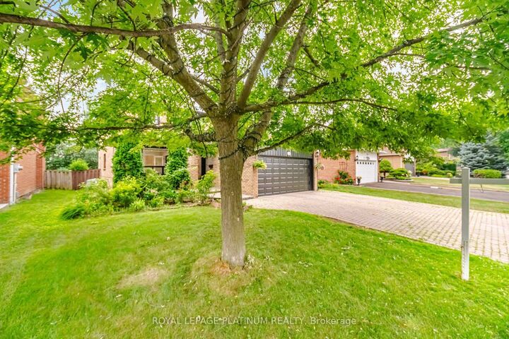 Property Photo: 2542 Pollard Drive ON L5C 3H1