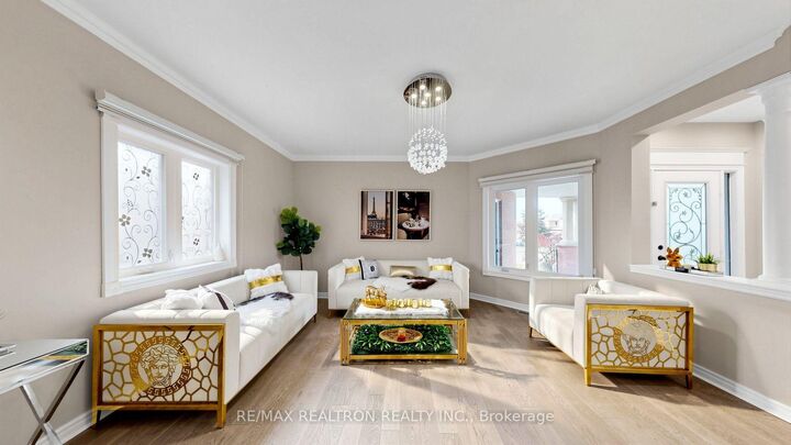 Property Photo: 2 Rocksprings Avenue ON L4S 1R1