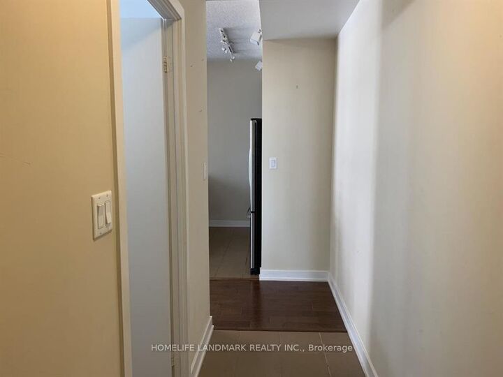 Property Photo:  4070 Confederation Parkway 1002  ON L5B 0E9 