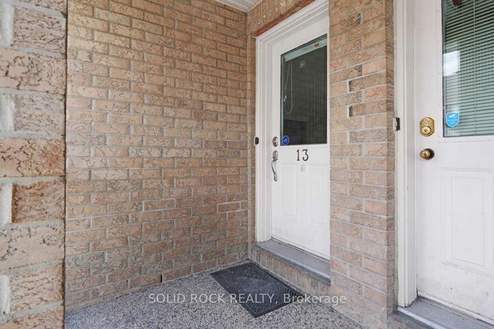 Property Photo: 1701 Blohm Drive 13 ON K1G 6N6