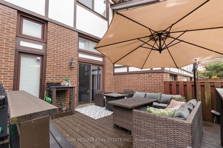 Property Photo: 4230 Fieldgate Drive 4 ON L4W 2M5