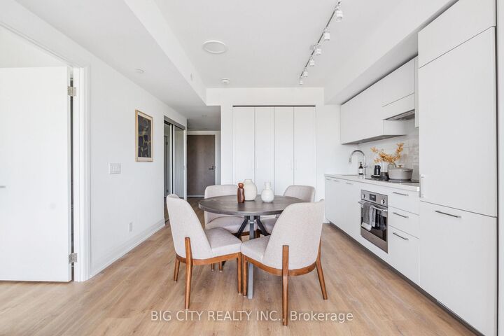 Property Photo:  36 Brentcliffe Road 810  ON M4G 0E1 