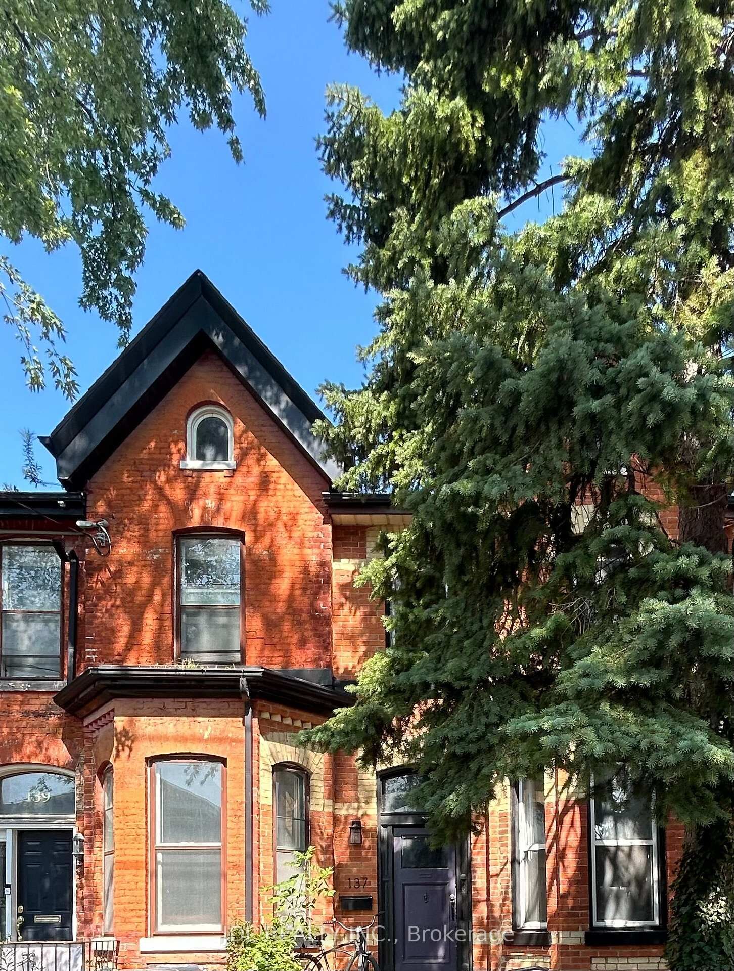 Property Photo:  137 Denison Ave Avenue Suite A Main Floor  ON M5T 2N2 