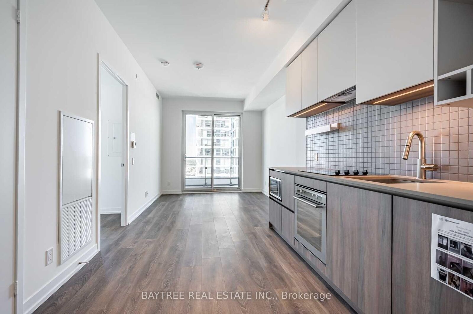 Property Photo:  950 Portage Parkway 3510  ON L4K 0J7 