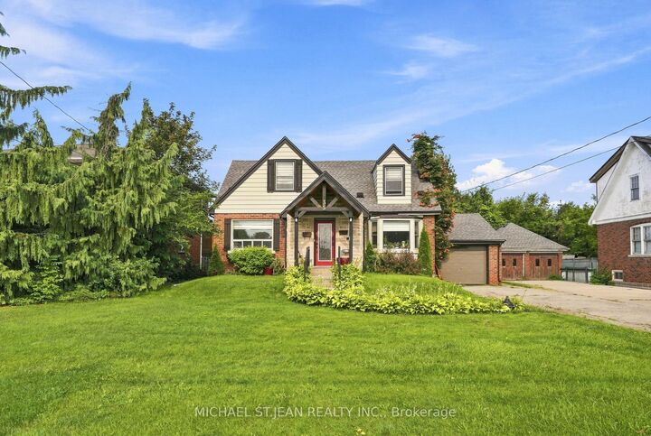Property Photo:  35 Centennial Parkway S  ON L8G 2C1 