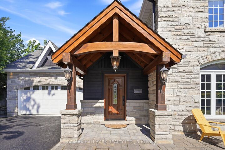 Property Photo: 105 Duckworth Street ON L4M 3V9