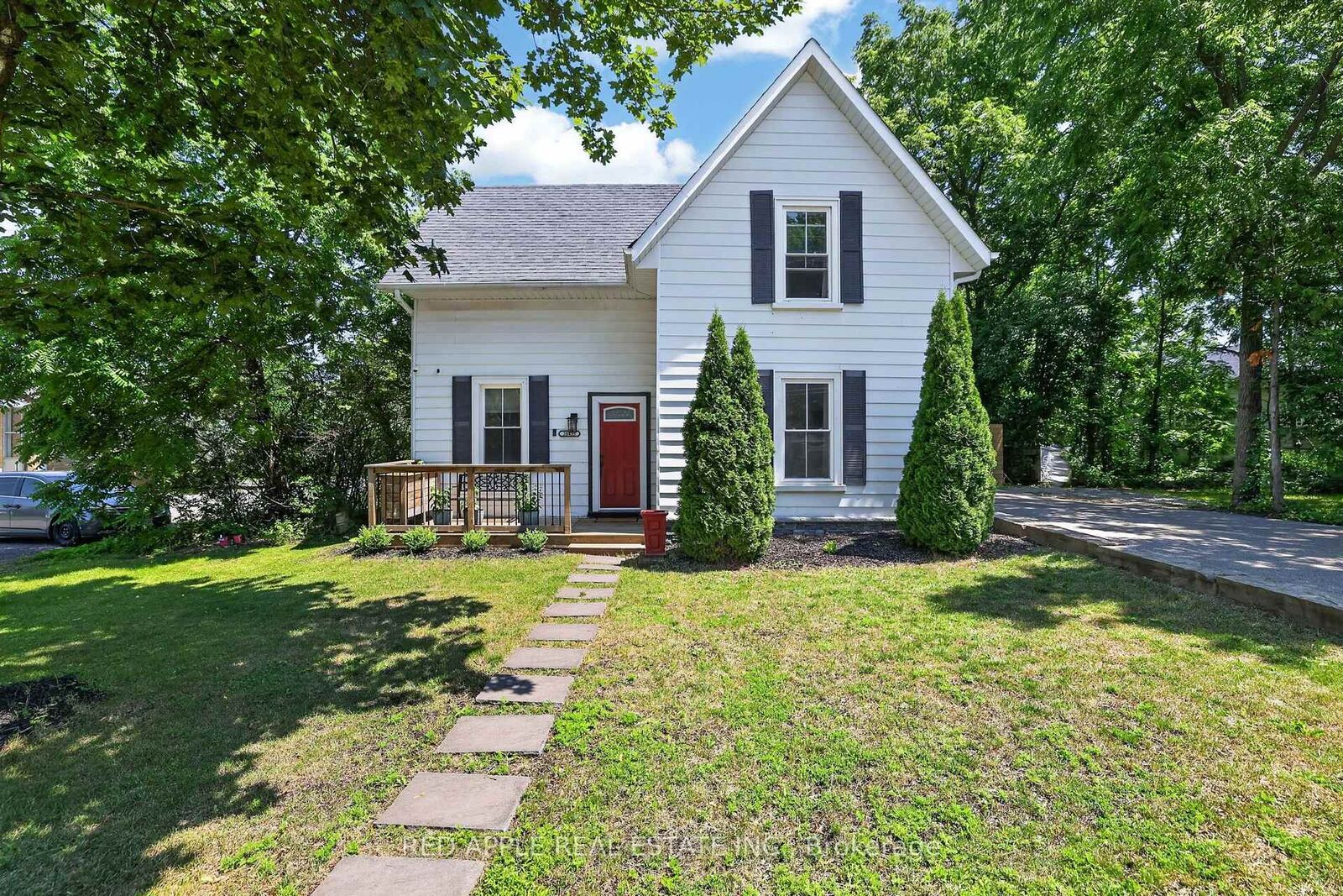 Property Photo: 20435 Leslie Street ON L0G 1R0
