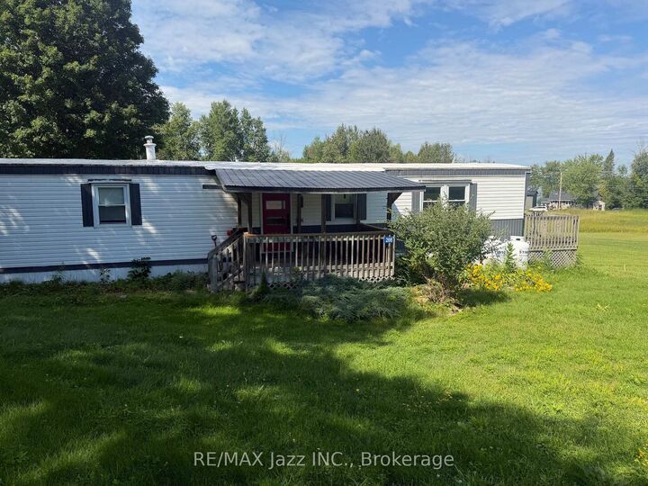 Property Photo: 266 Hillview Road ON K7H 3C8
