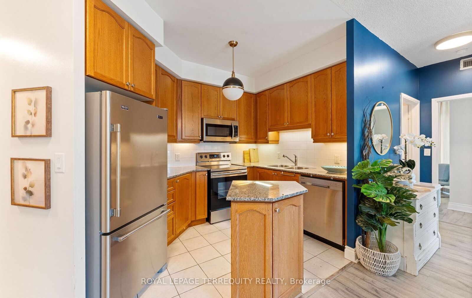 Property Photo: 80 Absolute Avenue 406 ON L4Z 0A5