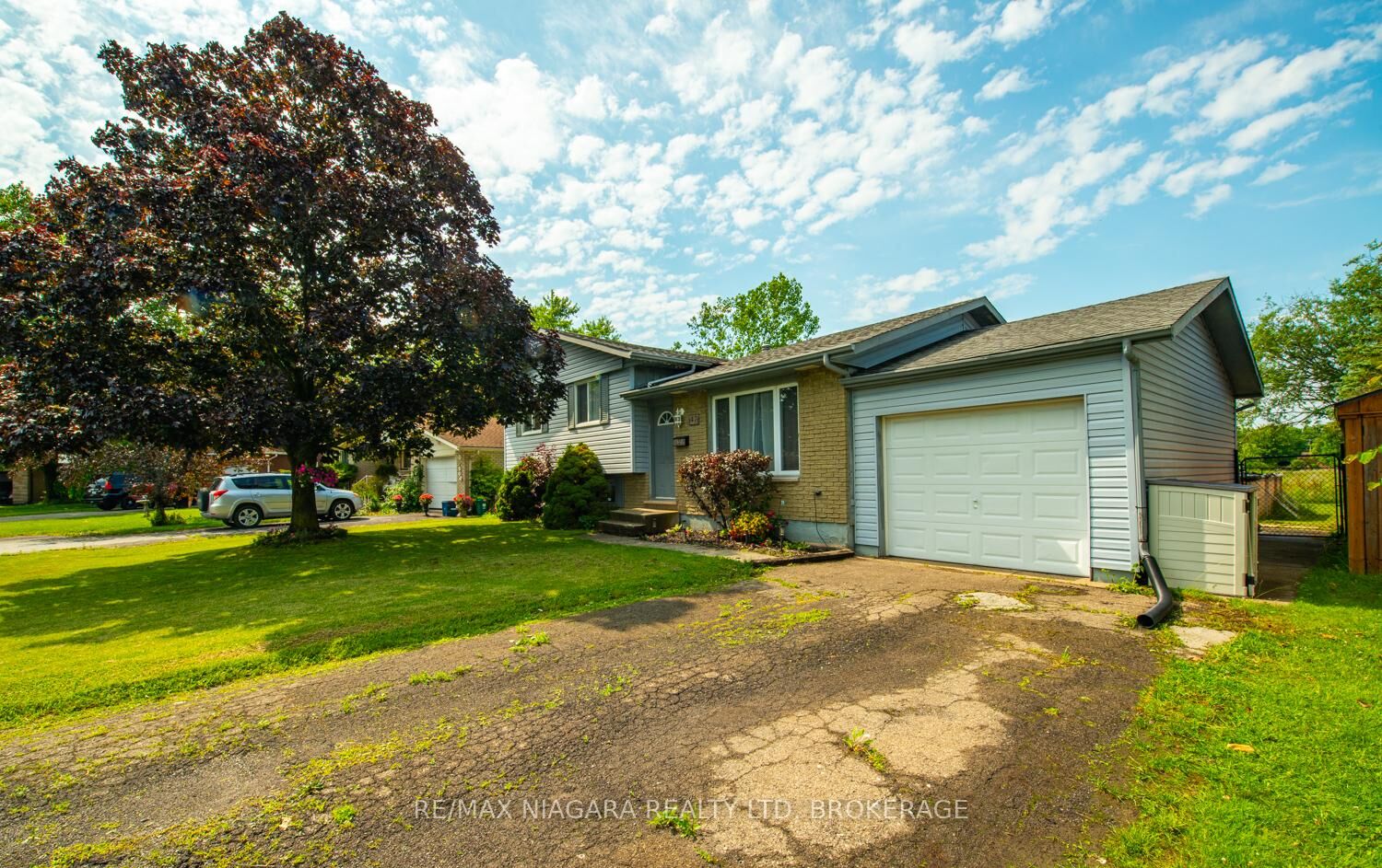 Property Photo: 47 Elmvale Crescent ON L3K 5X1
