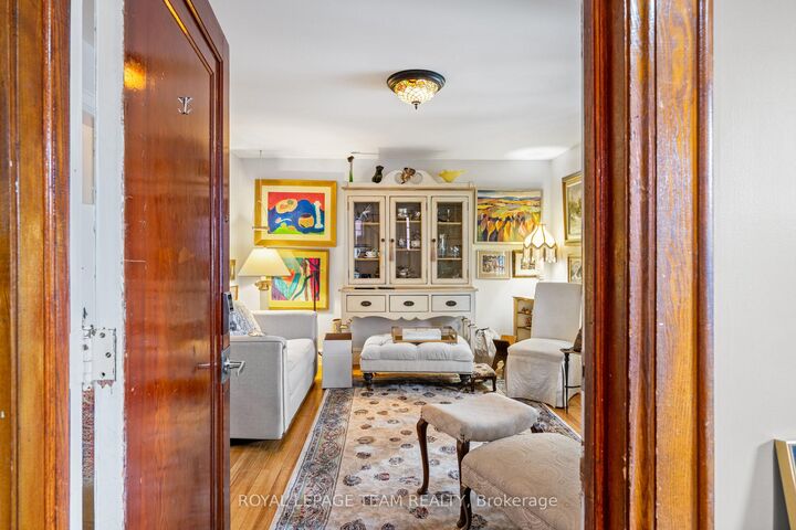 Property Photo: 447 Holland Avenue Unit 1 ON K1Y 0Z4