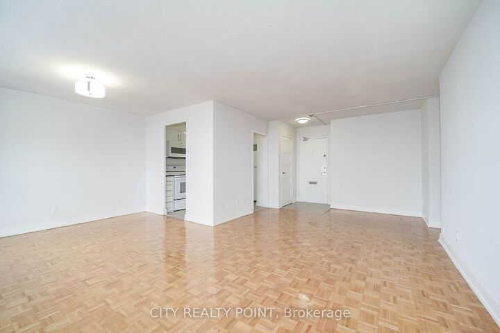 Property Photo: 6200 Bathurst Street 410 ON M2R 2A3