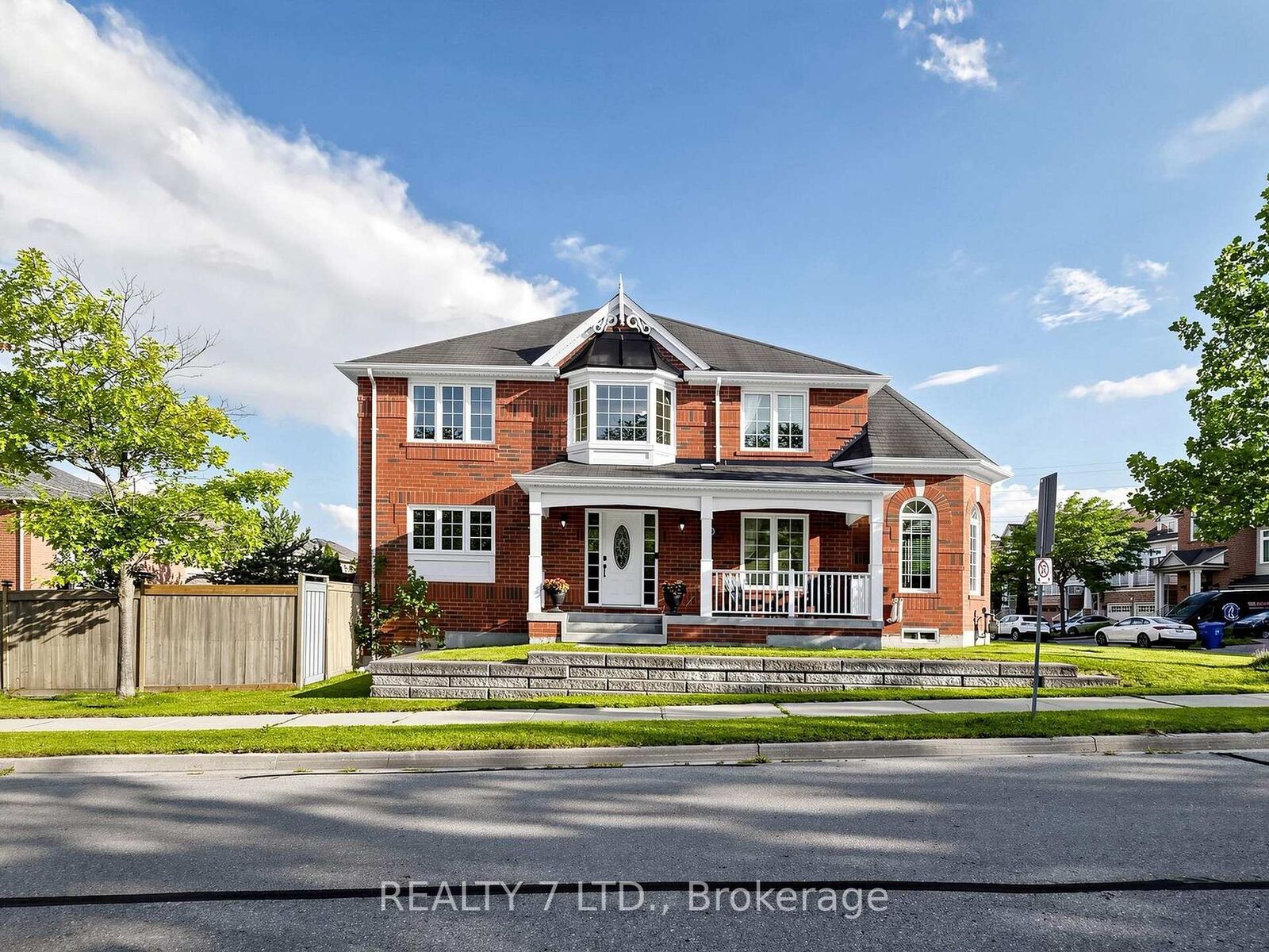 Property Photo: 330 Cheryl Mews Boulevard ON L3X 3J6