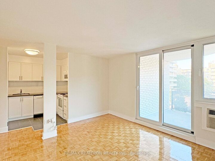 Property Photo:  485 Huron Street 201  ON M5R 2R5 