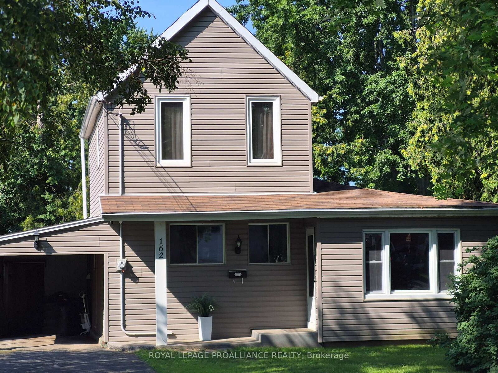 Property Photo: 162 First Avenue ON K6V 3B5