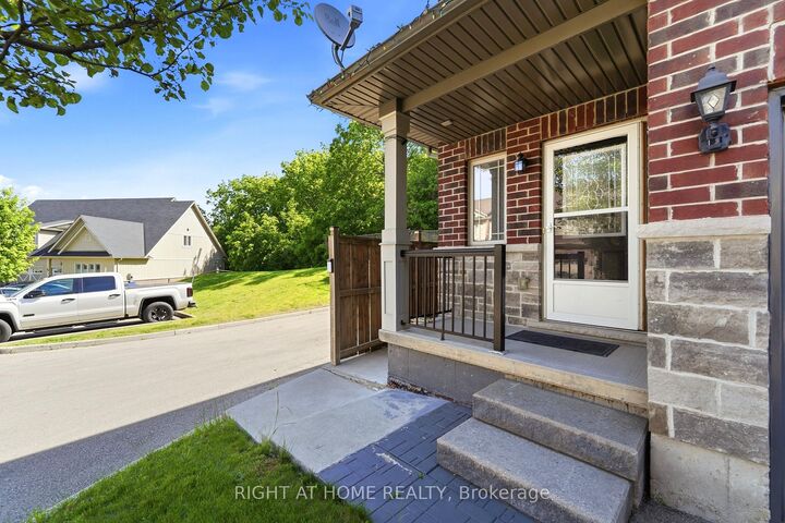 Property Photo: 32 Rolling Lane ON L8K 0A1