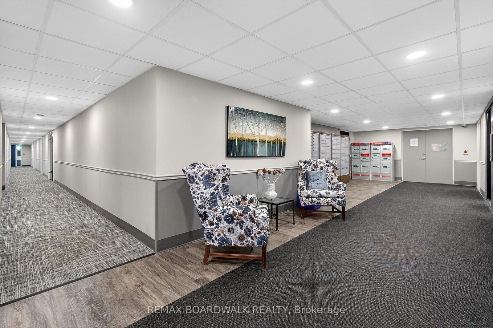 Property Photo:  1356 Meadowlands Drive E 407  ON K2E 6K6 