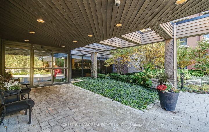 Property Photo: 1400 Dixie Road 812 ON L5E 3E1