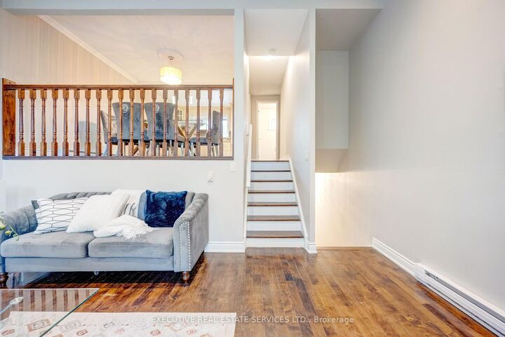 Property Photo:  68 Briar Path NW  ON L6T 2A3 