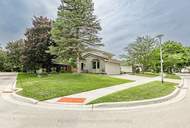 Property Photo: 281 Blackacres Boulevard ON N6G 2T9