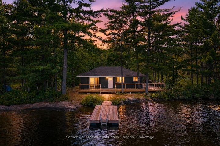 1055 West Bank Drive Cottage — photo 1
