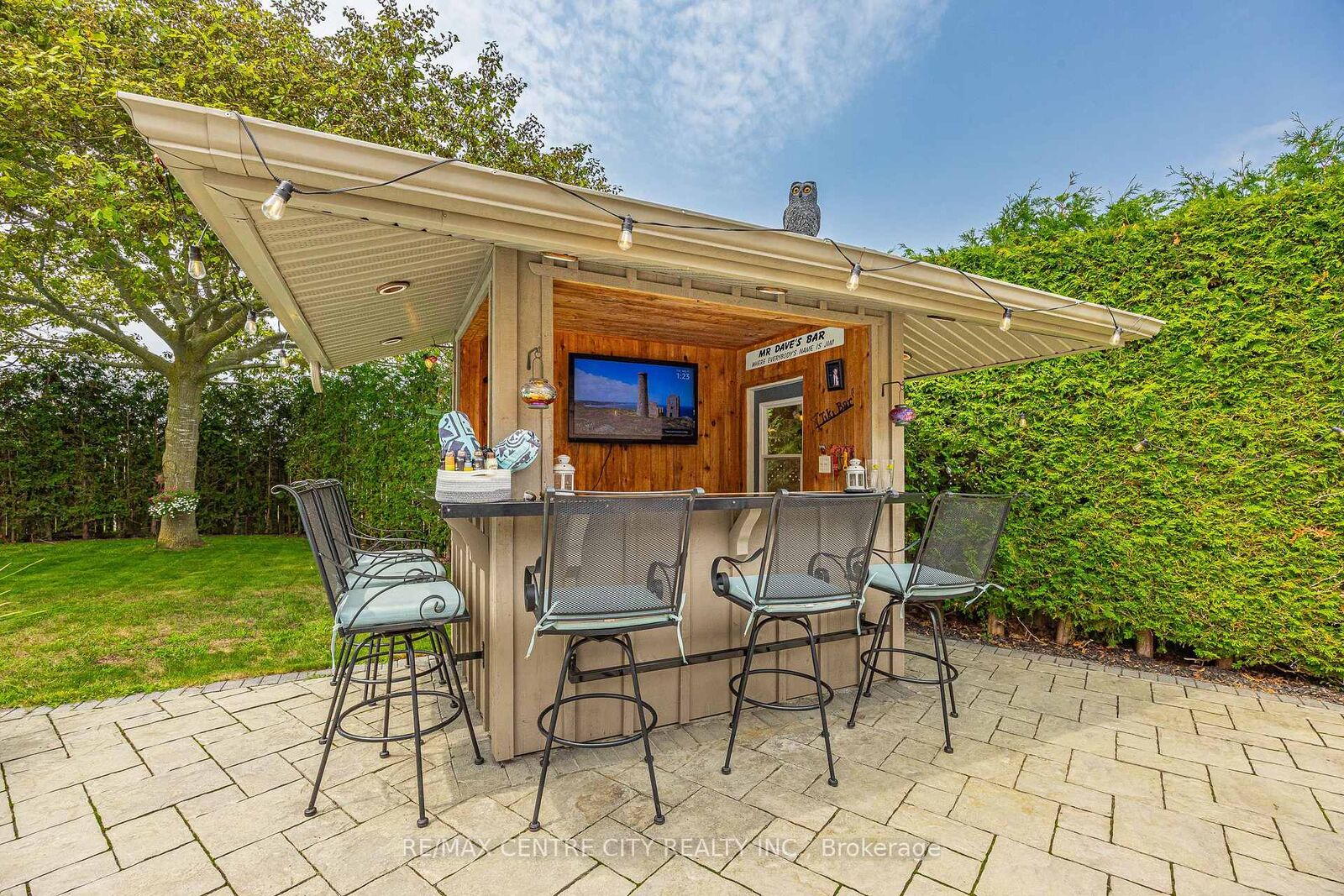 Property Photo: 43 Meredith Drive ON N0M 2A0