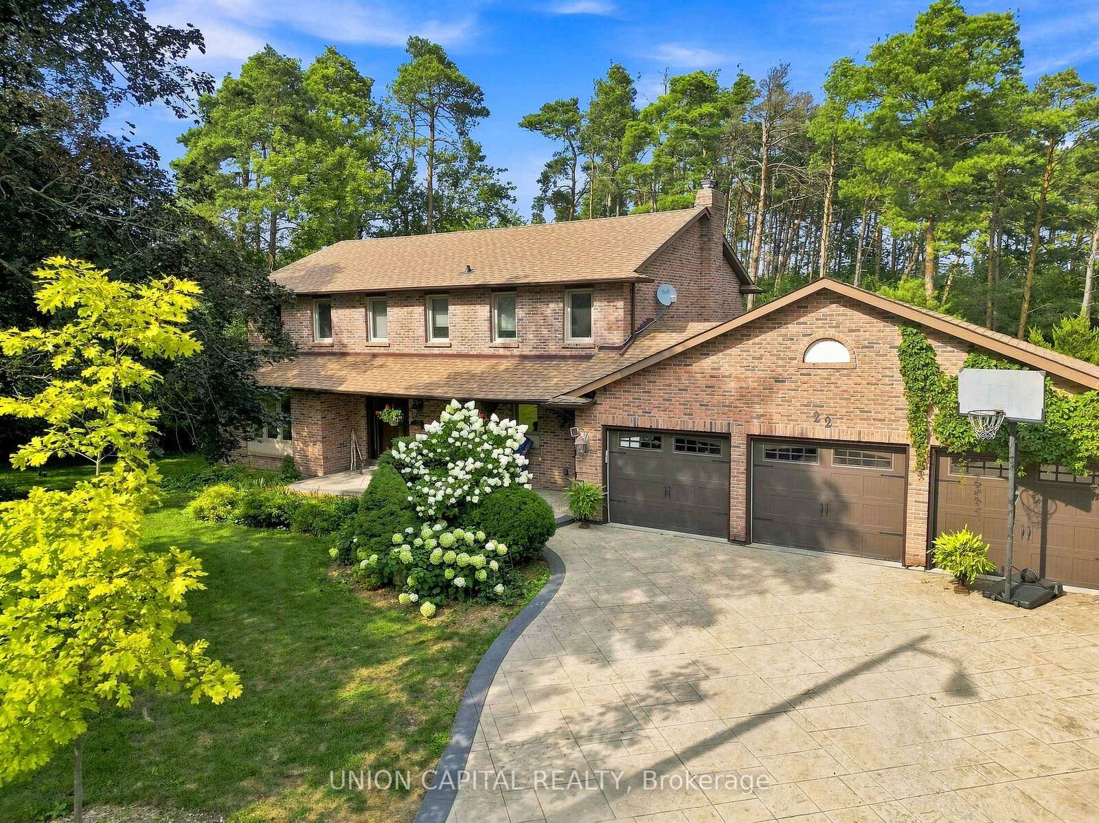 Property Photo: 22 Cynthia Crescent ON L4E 2P8