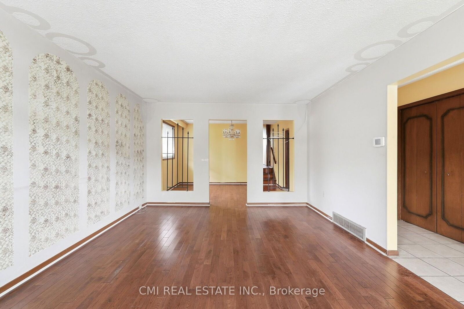 Property Photo: 185 Lavina Crescent ON L9C 5S8