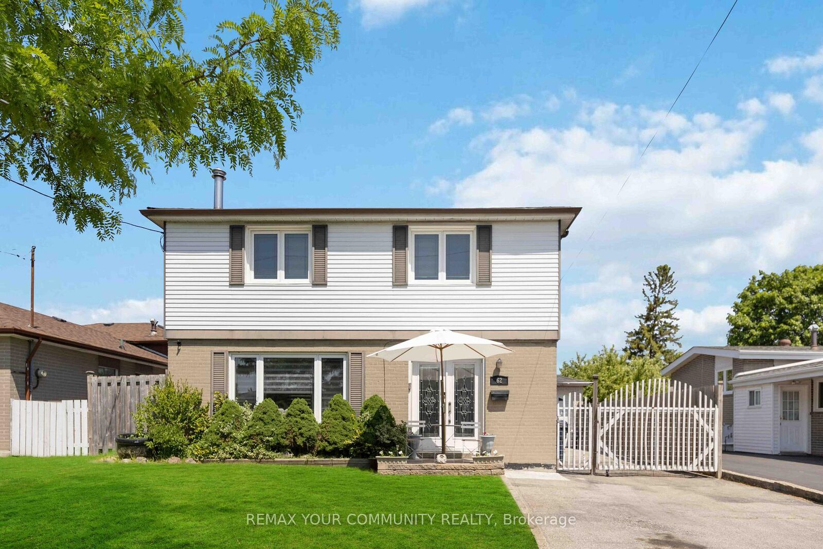 Property Photo: 62 Secroft Crescent ON M3N 1R6
