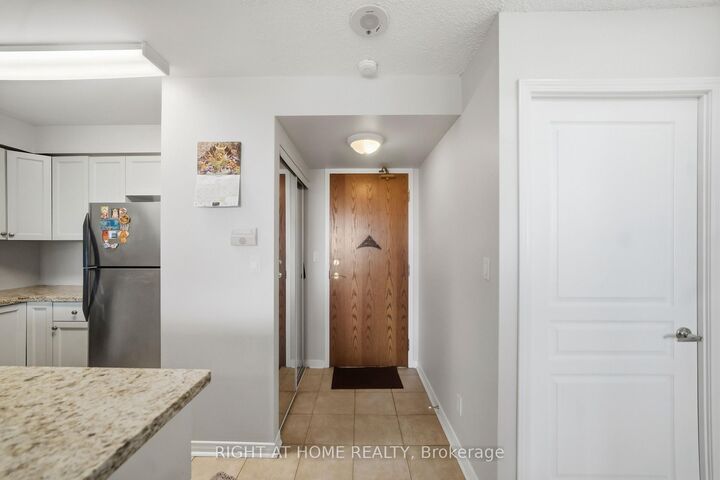 Property Photo: 4879 Kimbermount Avenue 607 ON L5B 0H8