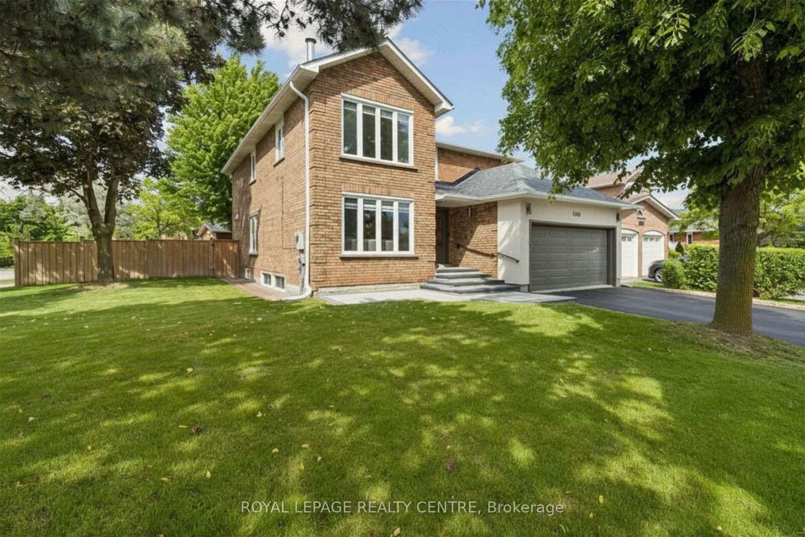 Property Photo: 4480 Haydock Park Drive ON L5M 3C4