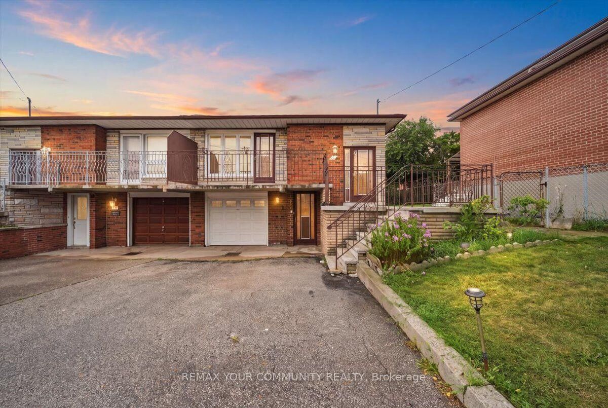 Property Photo: 9 Hisey Crescent ON M3N 1T9