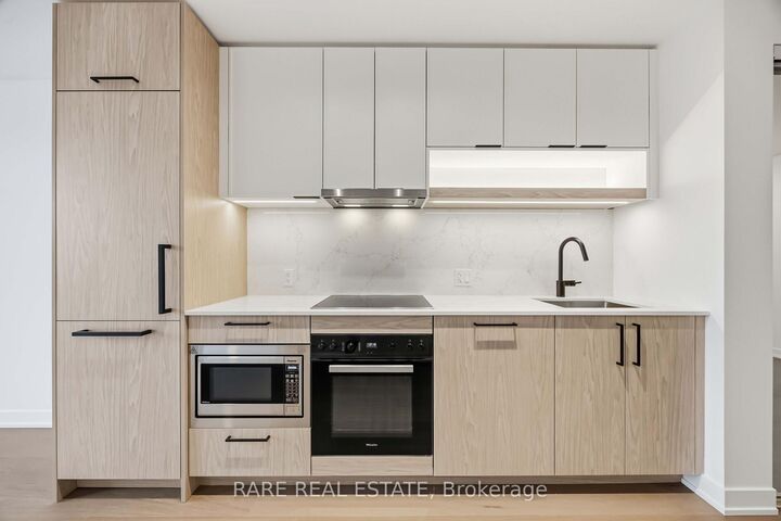 Property Photo: 91 Montclair Avenue 1007 ON M5P 0B1