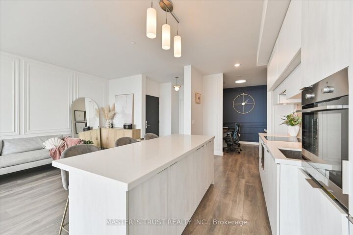 Property Photo:  8 Eglinton Avenue E Ph5801  ON M4P 0C1 