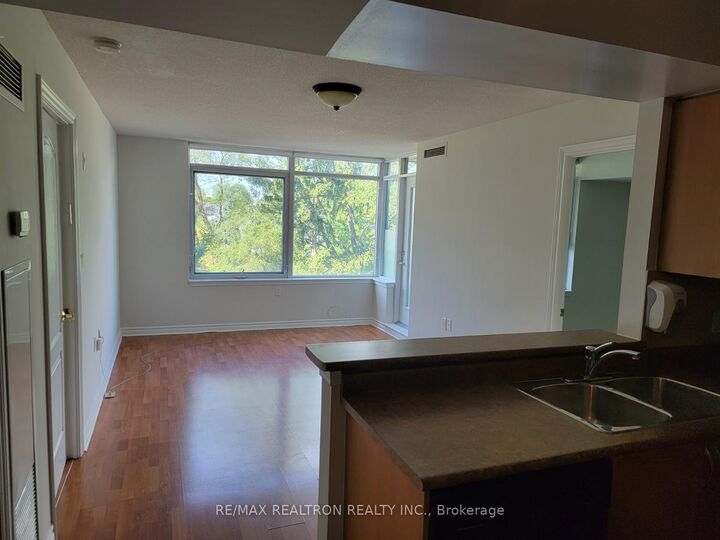 Property Photo:  