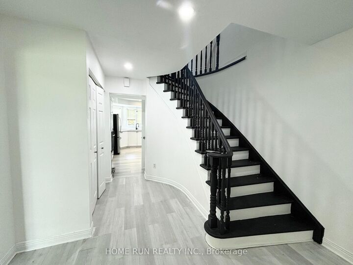 Property Photo: 10 Westchester Court ON K2J 3P9