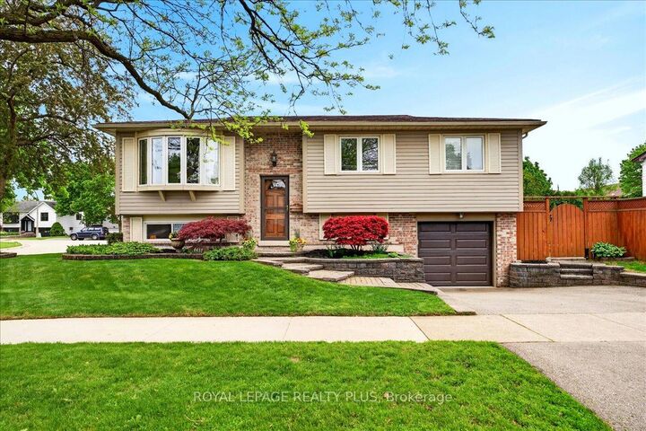 Property Photo:  4452 Delaney Drive  ON L7L 5J2 